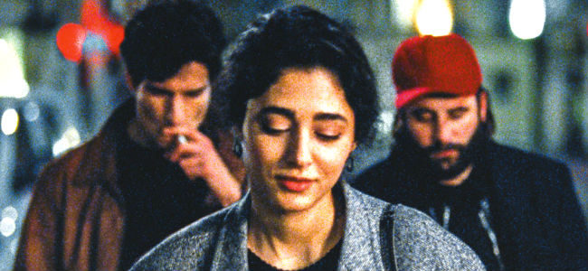 تصویر گلشیفته فراهانی در خیابان‌ها و سر در سینماهای فرانسه