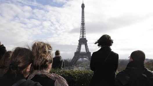 فرانسه و اروپا به یاد قربانیان ترورهای پاریس یک دقیقه سکوت کردند