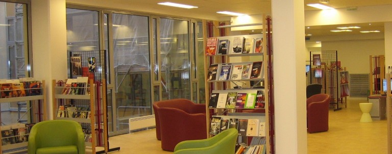 جلسه کتابخوانی به زبان فارسی