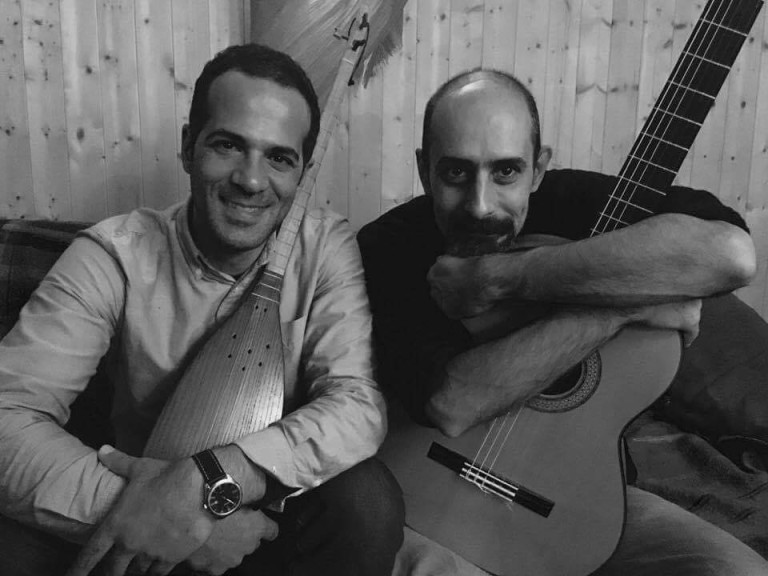 اجرای موسیقی دو نفره به مناسبت جشنواره تئاتر ایران در تبعید