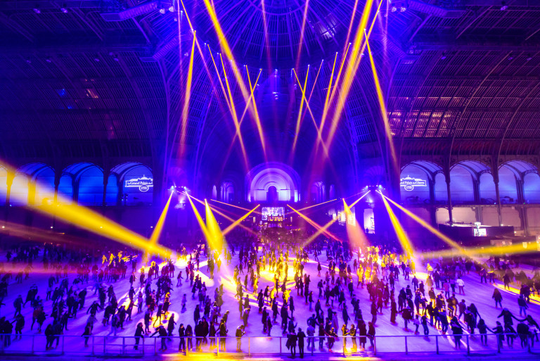 بازگشایی بزرگترین سالن اسکیت روی یخ فرانسه در پاریس به مناسبت فرارسیدن جشن‌های آخر سال میلادی