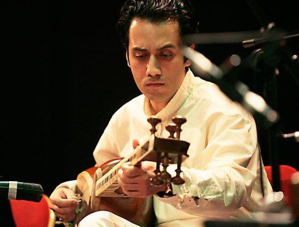 اجرای موسیقی سنتی توسط گروه پویا در پاریس