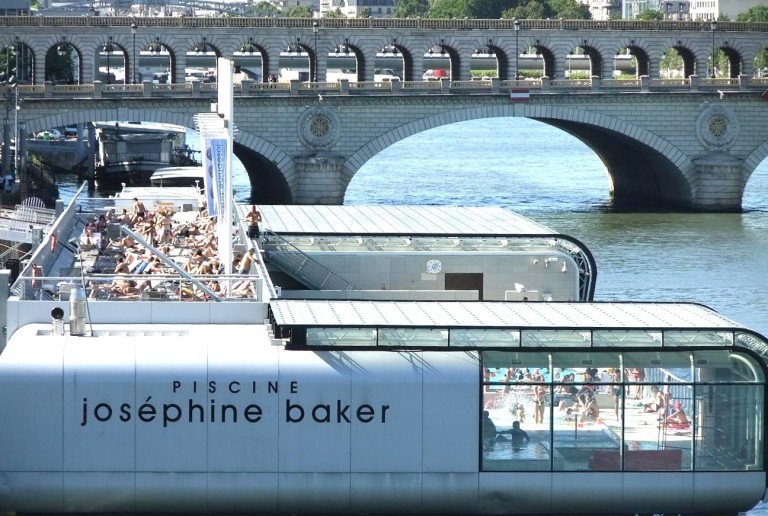 معرفی یک استخر زیبا و روباز بر روی رود سن پاریس