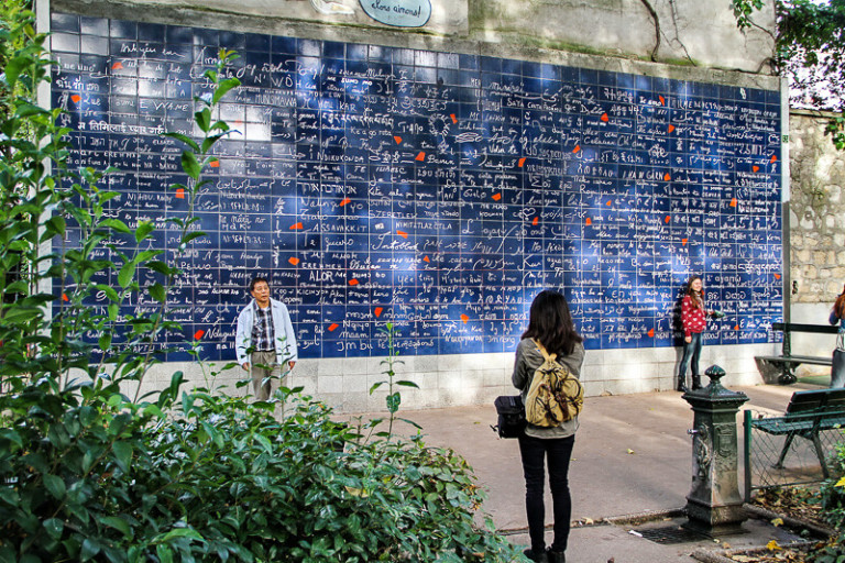 دیوار عشق در منطقه مونمارتر پاریس