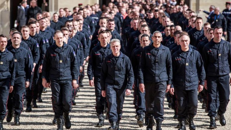 فرانسه از ماموران آتش نشانی کلیسای نوتردام قدردانی کرد