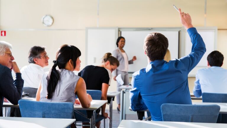 معرفی یازده کلاس رایگان آموزش فرانسوی در فرانسه